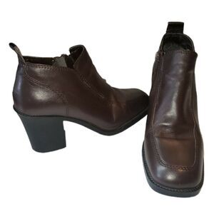NEWPORT NEWS Heeled leather ankle booties 7